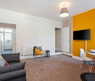 3 bedroom end of terrace house to rent - Photo 1