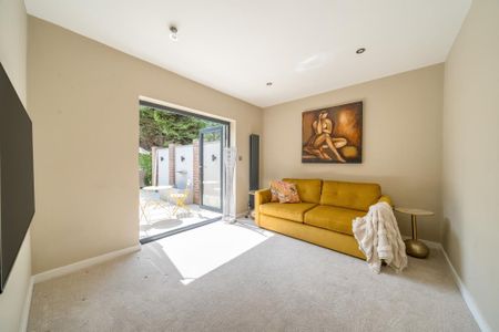 3 bedroom detached bungalow to rent - Photo 5