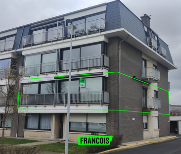 Zonnig gelegen appartement met 2 slaapkamers en garagebox te Oostkamp - Photo 1