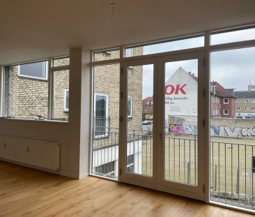 Lys og rummelig 3-værelses lejlighed på 1. sal - Foto 4