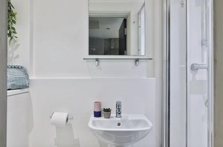 1 bedroom in a flat share to rent - Photo 4