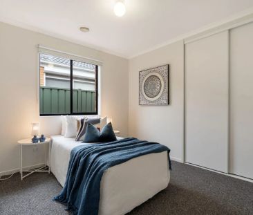 Cosy Family Home in a Prime Craigieburn Location - Photo 6