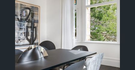 'Glenview', a beautifully renovated landmark sandstone residence - Photo 3