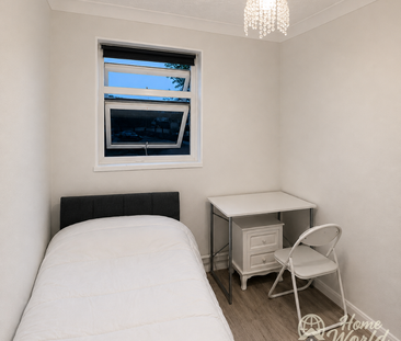 1 bedroom in a flat share to rent - Photo 2
