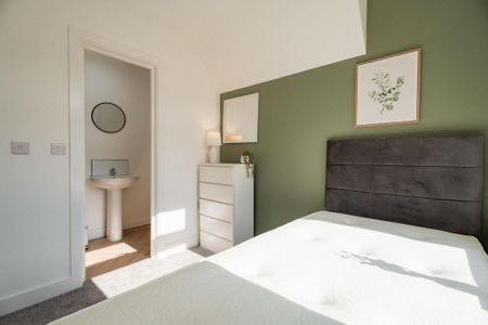 4 bedroom terraced house to rent - Photo 3