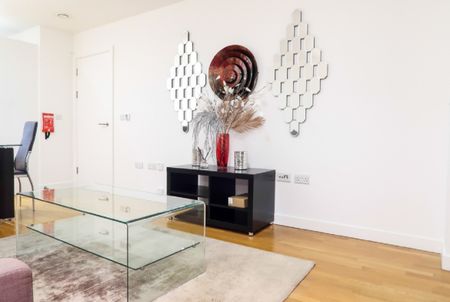 This lovely double bedroom property based in the heart of Clapham. - Photo 2