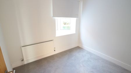 Three Bedroom Terraced House for Rent in Chelmsford - Photo 3