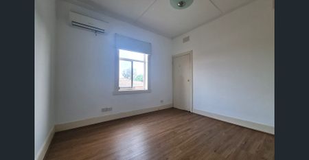 Spacious 3-Bedroom Unit in Prime Pascoe Vale South Location - Photo 4