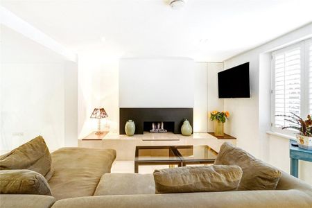 4 bedroom house in South Kensington - Photo 3