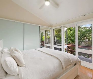 Sunlit Split-Level Townhouse Offering Space, Style & Convenience - Photo 5