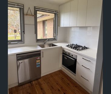Three bedroom house with gas and water bills included - Photo 5
