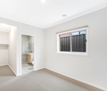 14 Kalamon Drive, Wollert VIC 3750 - House For Rent | Domain - Photo 5