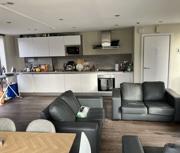 5 bedroom house to rent Sudbury Street, S3 - Photo 1