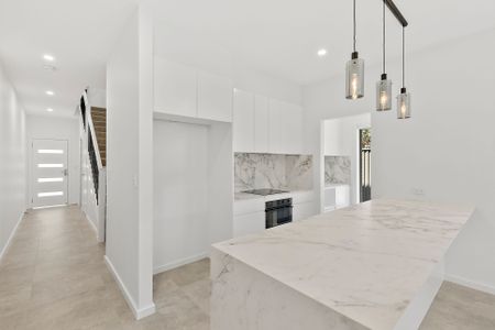 Stylish 4 Bedroom Townhouse - Photo 3