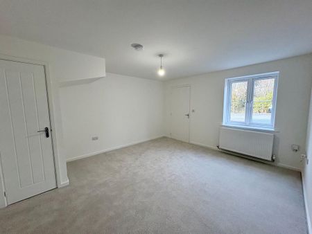 3 bedroom semi-detached house to rent - Photo 3
