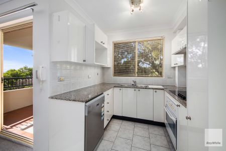 Top Floor North East Facing - Photo 4