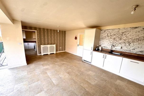 5 bedroom detached house to rent - Photo 1