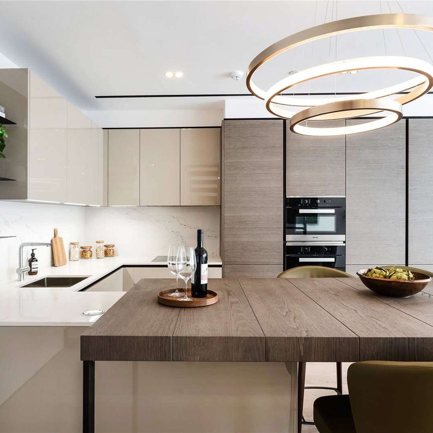 A remarkably finished three bedroom mews house completed to the very highest of interior design standards. No expense spared details fill this modern house throughout. - Photo 1
