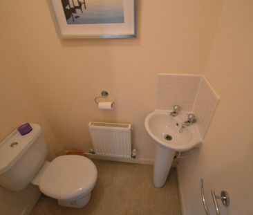 3 bedroom semi-detached house to rent - Photo 6