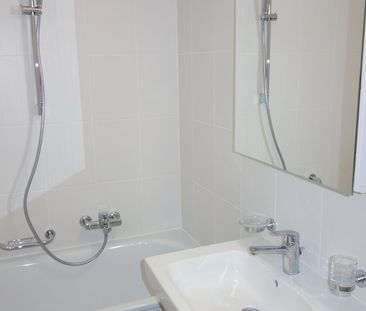 Châtelaine proche commerces et transports - Photo 1