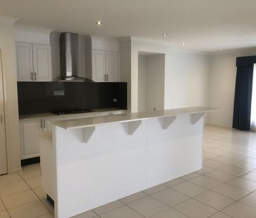 EXTRA LARGE FAMILY HOME IN EXCLUSIVE POCKET OF WANTIRNA SOUTH - Photo 3