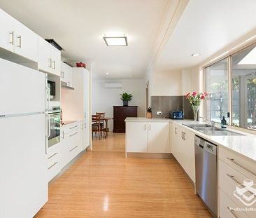 Luxurious life style with pool and views - Photo 4