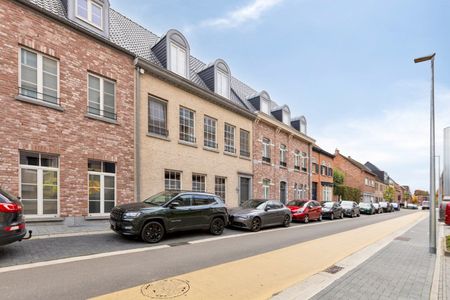 Ruim appartement met 2 slpks, parkeerplaats en dubbele garagebox in Mol-centrum ! - Photo 2