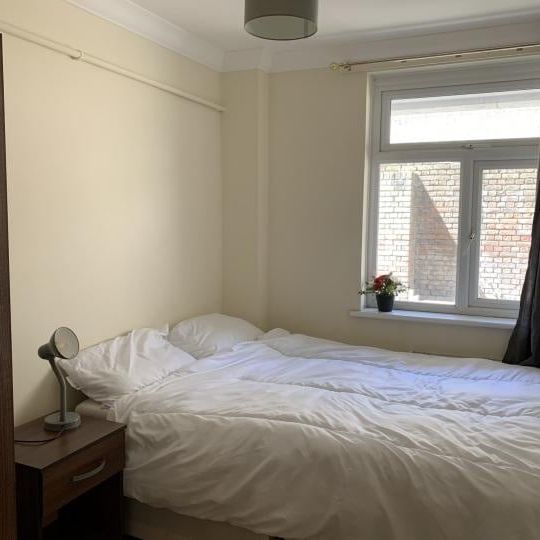 Room in a Shared House, Wellington St, LS1 - Photo 2