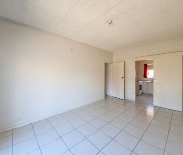 DOWNSTAIRS UNIT, AMAZING LOCATION! - Photo 3