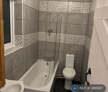 2 bedroom end of terrace house to rent - Photo 5