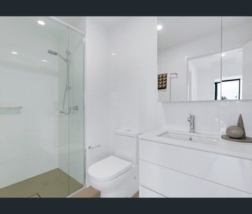 One bedroom apartment can't be missed! Unfurnished! - Photo 5