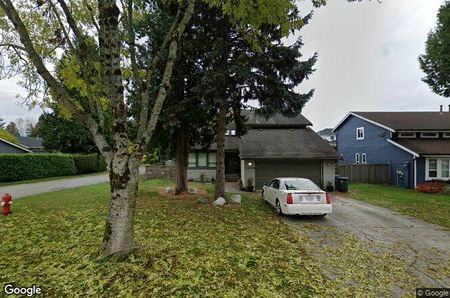 Beautiful Two Storey/3 Bedroom Plus Den Home in Heart of Semiahmoo Catchment - Photo 4
