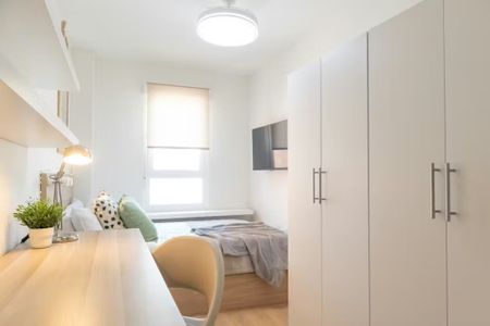 Avenida del Cardenal Herrera Oria, Madrid, Community of Madrid 28034 - Photo 3