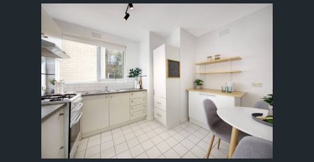 Sun-Filled Retreat – Lifestyle, Location & Beach! - Photo 4