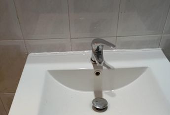 Quarto so para senhoras 5 minutos estacao Amadora