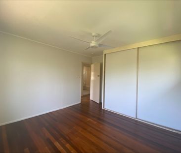 Charming Family Home with Huge Yard in Tingalpa! - Photo 5