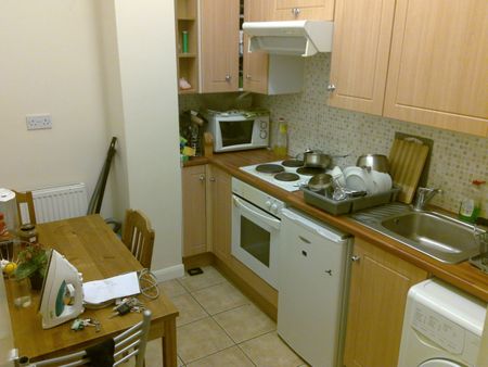 Room in a Shared Flat, Chichele Road, NW2 - Photo 5