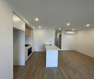 Perfect 3 Bedroom Townhouse **Apply for this property now ** - Photo 4