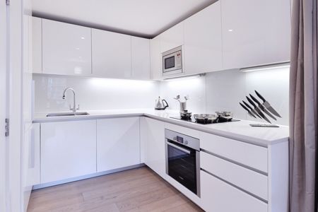 A luxuriously spacious one-bedroom apartment set on the fourth floor in Paddington Basin, London W2 - Photo 5