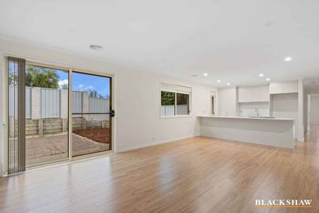 Renovated & Stylish Three Bedroom Home in Macgregor - Photo 2