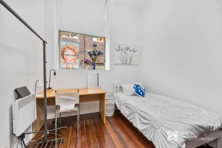 Fully furnished 2 bedroom apartment on Lonsdale Street! - Photo 4