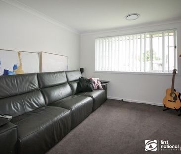 Modern Family Living - Photo 2