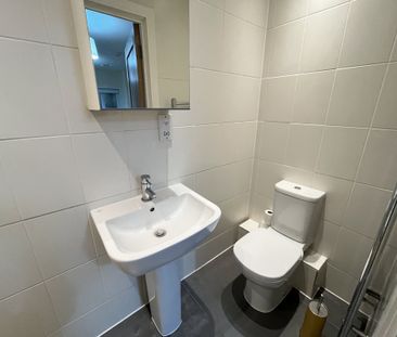 Studio flat to rent in Canford Chambers, 22 St Peters Road, BH1 - Photo 2