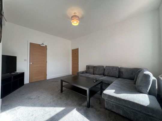 1 bedroom in a flat share to rent - Photo 1