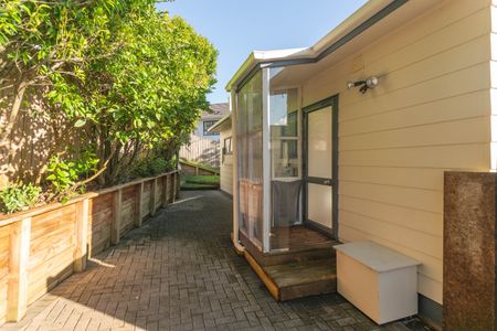 Charming 2-Bedroom Home in Tranquil Unsworth Heights - Photo 2