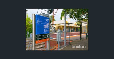 BRILLIANTLY POSITIONED PARTIALLY FURNISHED MODERN APARTMENT - Photo 3