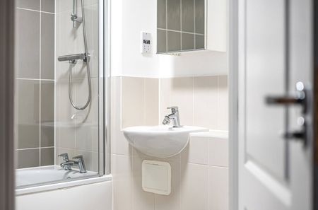 2 bedroom apartment to rent - Photo 4