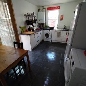 3 Bed Terraced House, Truro Road, L15 - Photo 2