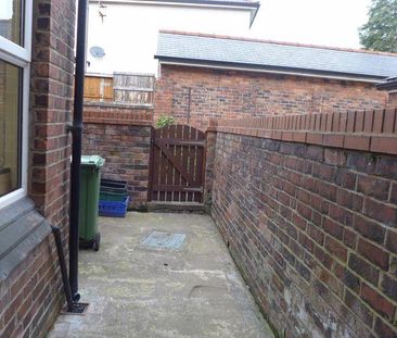 2 bedroom terraced house to rent - Photo 4