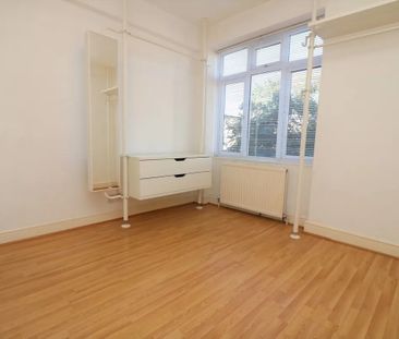 2 Bed Flat, Chatsworth Court, E5 - Photo 2